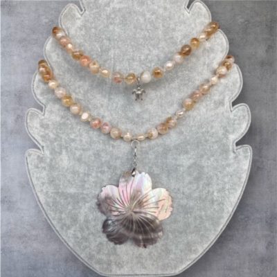 Collier Hibiscus Nacre