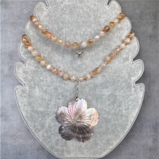 Collier Hibiscus Nacre